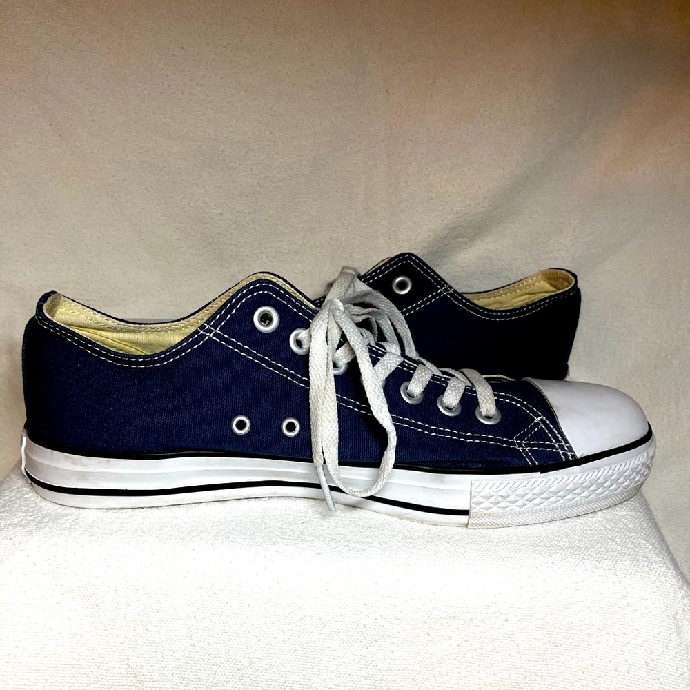 Converse All Star Navy Blue Women’s 11 or Mens 9